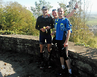 Fons de Bie, Jeremy Paxson und Dirk Joos bei einem Fotopäuschen in Herrenberg nach ungefähr 55 Kilometern