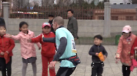 Abklatschen (Bild vom Film) Mangyongdae Prize Pyongyang Marathon 